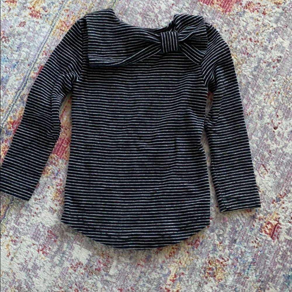 Girls size small(3/4) black/white stripped bow top